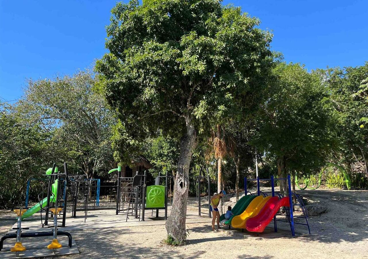 Children’s play area – outdoor