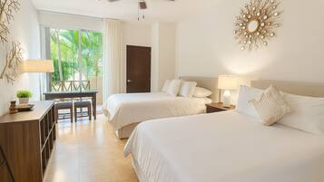 Condo Deluxe, vista al canal | 2 habitaciones y caja de seguridad en la habitación