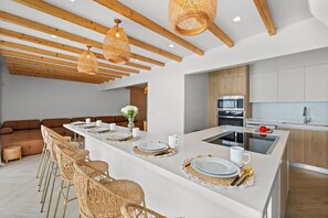 Kjøleskap, mikrobølgeovn, ovn og brødrister