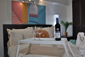 1 Schlafzimmer, Zimmersafe, Schreibtisch, Bügeleisen/Bügelbrett