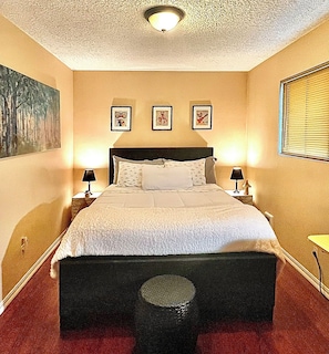 2 bedrooms, desk, iron/ironing board, travel cot