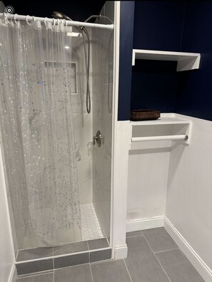 タオル、石鹸、トイレットペーパー