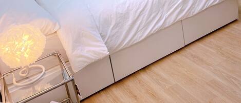 2 makuuhuonetta, silitysrauta/-lauta, Wi-Fi, vuodevaatteet