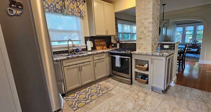 City Bungalow Charmer in the heart of Tosa