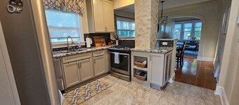 City Bungalow Charmer in the heart of Tosa