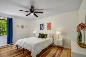 2 عدّة غرف نوم وستائر تعتيم ومكواة/لوح كي وواي فاي مجانًا