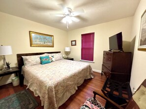 3 habitaciones, escritorio, tabla de planchar con plancha y wifi gratis 