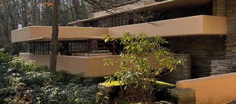 Spring is in the air at our cottage!3bd-2bath sleeps 6. 1st floor master & bath!