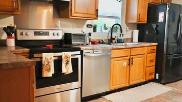 Refrigerador, microondas, horno y parrilla de estufa