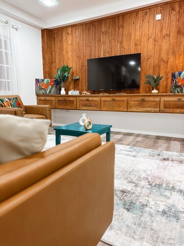 Harbor Haven Luxury Retreat I- VEHICLE INCLUDED