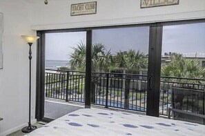 2 slaapkamers, een strijkplank/strijkijzer, gratis wifi, beddengoed