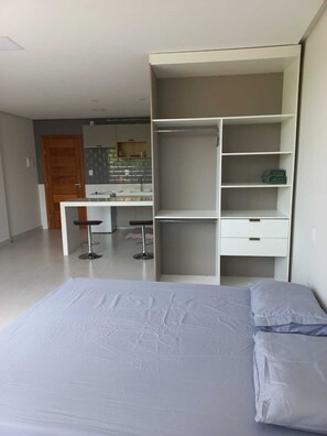 1 habitación, wifi y ropa de cama