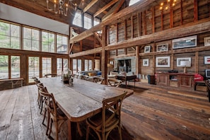 Room - Renovated Grand Woodstock Barn (Bearsville)