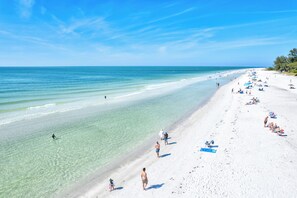 Chaise longue, serviettes de plage