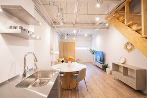 Superior Villa | In-room dining - REPOS tsuruhashi (Osaka)