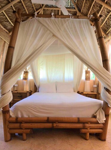 A-301 Cozy cabin in paradise and on the beach/pool