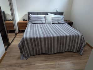 3 quartos, ferros/tábuas de passar roupa, Wi-Fi, roupa de cama