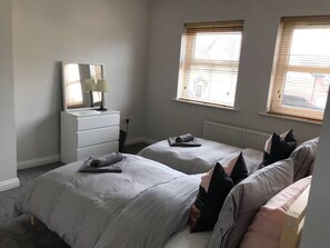 3 bedrooms, WiFi, bed sheets, wheelchair access