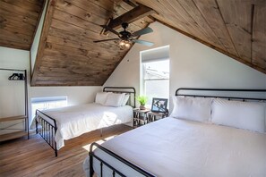 2 chambres, fer et planche à repasser, Wi-Fi, draps fournis