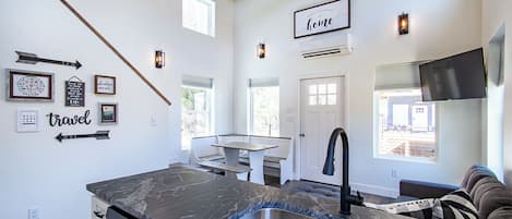 المنشأة من الداخل