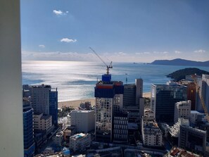 Deluxe Double Room, Partial Ocean View | Living area | Flat-screen TV - The solid residence - Elbon by haeundae (Busan)