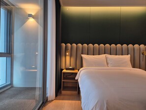Standard Double Room | Blackout curtains, soundproofing, iron/ironing board, free WiFi - The solid residence - Elbon by haeundae (Busan)