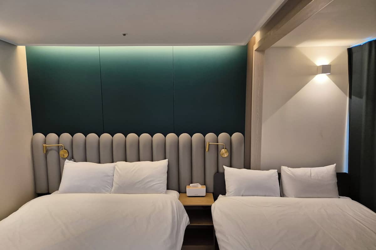 Superior Quadruple Room | Blackout drapes, soundproofing, iron/ironing board, free WiFi