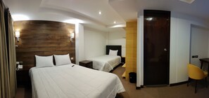 Comfort Double Room | Desk, laptop workspace, blackout drapes, iron/ironing board - La Terraza Inn (Huancavelica)