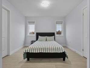 5 bedrooms, desk, iron/ironing board, free WiFi