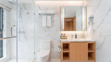 Phòng Deluxe, 1 phòng ngủ | Phòng tắm | Buồng tắm vòi sen, vòi sen thủy lực