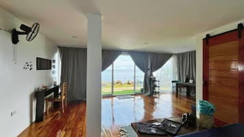 Deluxe Villa | 1 bedroom, in-room safe, desk, free WiFi