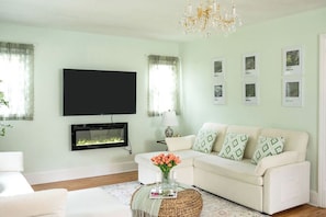 Living area - Greenhouse in Greensboro - Fire Pit - Peaceful - Safe (Greensboro)