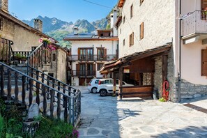Property grounds - Beautiful Flat In Courmayeur, Courmayeur, Italy (Courmayeur)