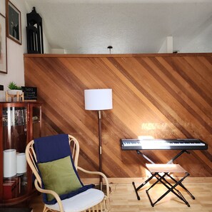 Interior - Hot tub, Near Autzen Stadium, deck and view (Springfield)