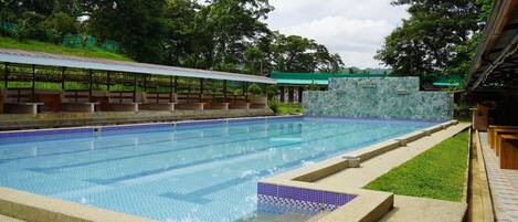 Kolam renang terbuka