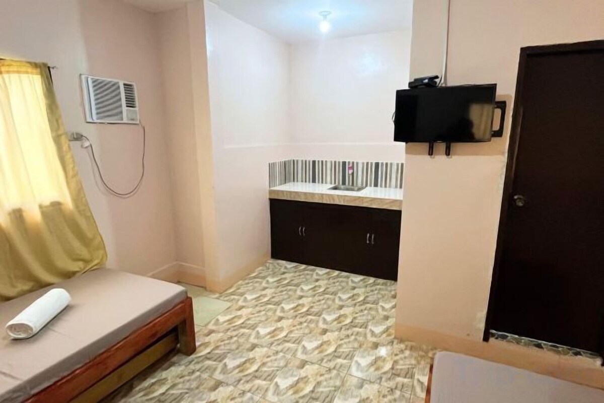 Desk, bed sheets