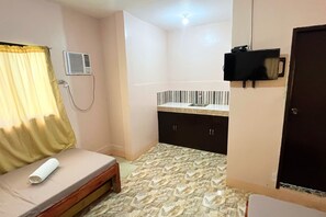 ツインルーム | デスク、ベッドシーツ