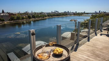 Lejlighed - 3 soveværelser - terrasse - byudsigt | Sø