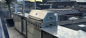 Central Penthouse With Private Rooftop Terrace