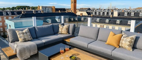 Apartment, 3 Bedrooms, Terrace, City View | Living room