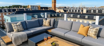 Central Penthouse With Private Rooftop Terrace