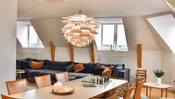 Lejlighed - 3 soveværelser - terrasse - byudsigt | Spiseområde