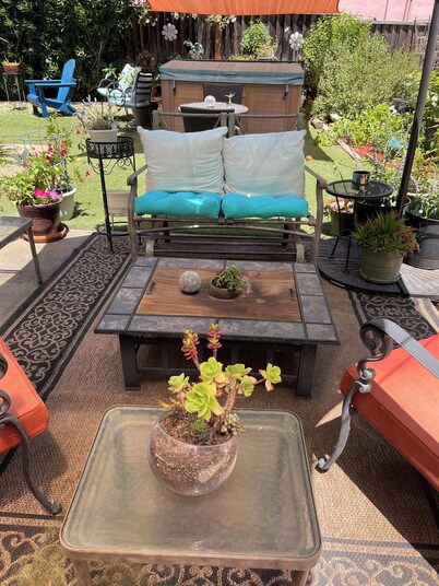 Willow Glen Getaway - Charming cottage with WiFi and Hot-tub