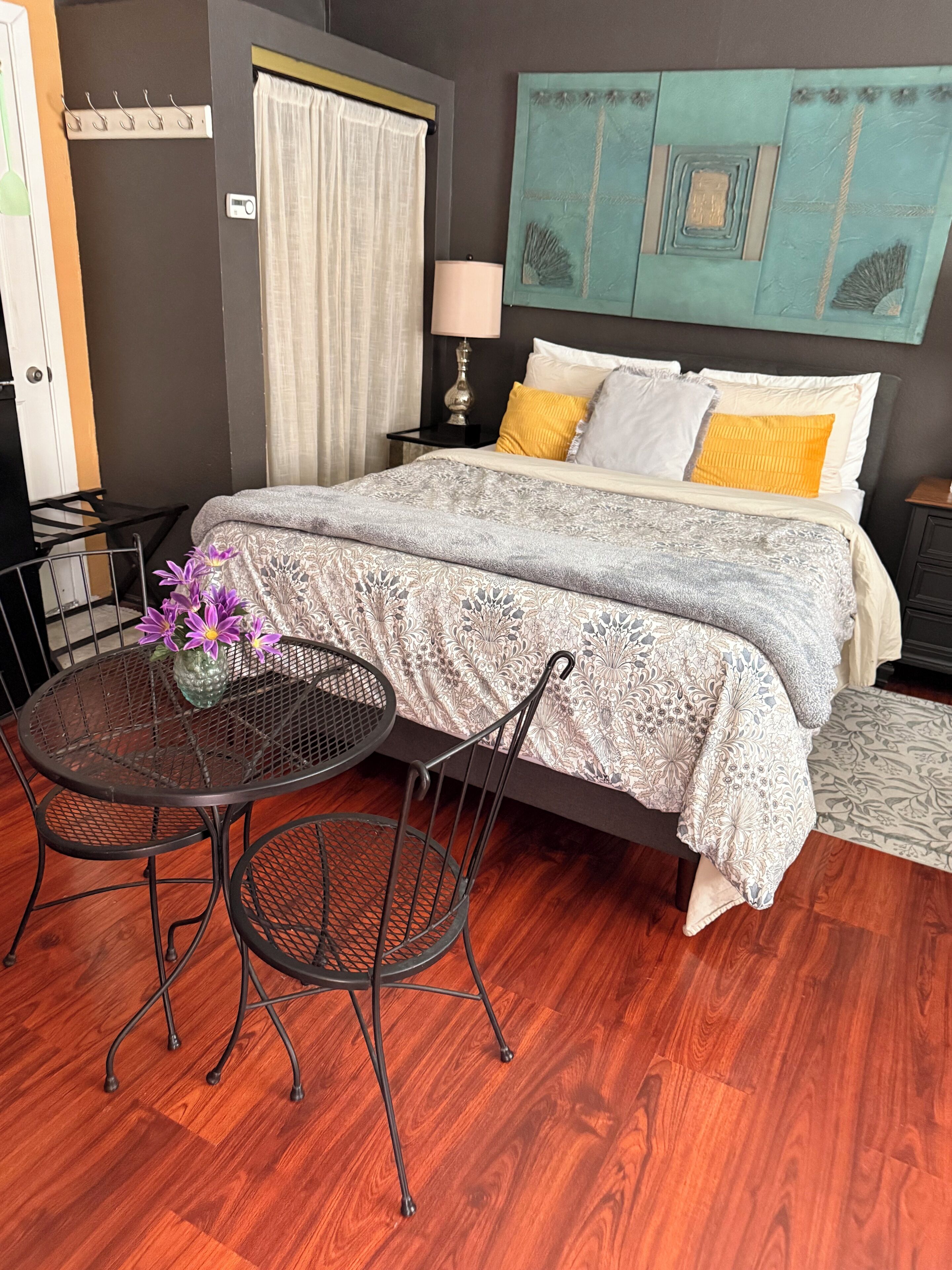 1 bedroom, desk, iron/ironing board, WiFi