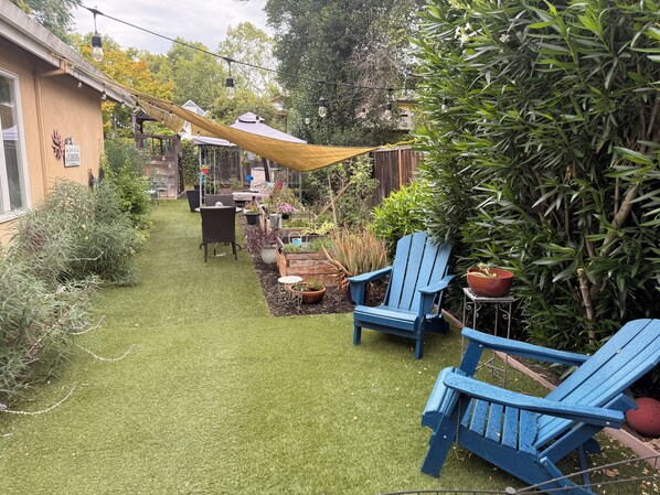 Terrace/patio - Willow Glen Getaway - Charming cottage with WiFi and Hot-tub (San Jose)