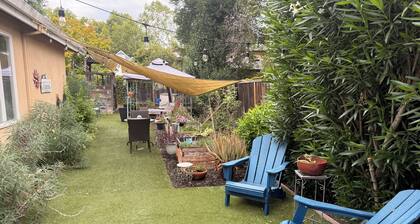 Willow Glen Getaway - Charming cottage with WiFi and Hot-tub