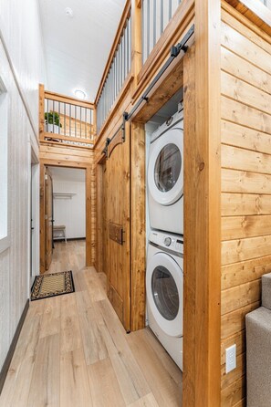 Interior - Pine Cone Cottage - Pine Cone Cottage (Hamptonville)