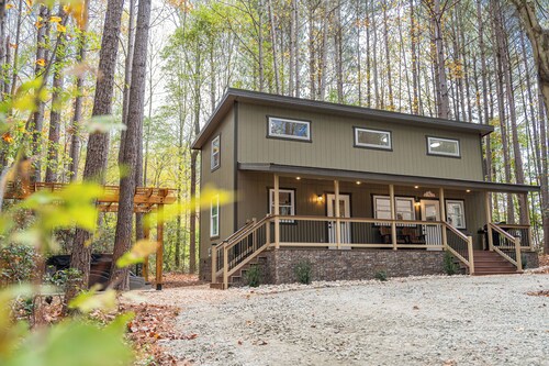 Pine Cone Cottage Sleeps 6