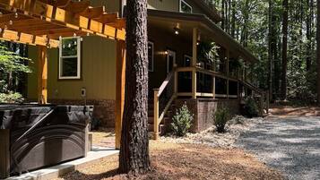 Tina de hidromasaje al aire libre