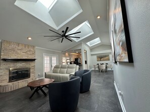 TV connectée, cheminée